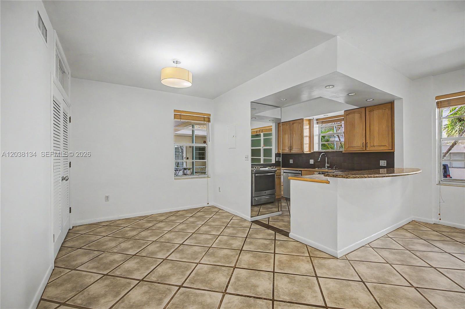 1751 Washington Ave # 1F