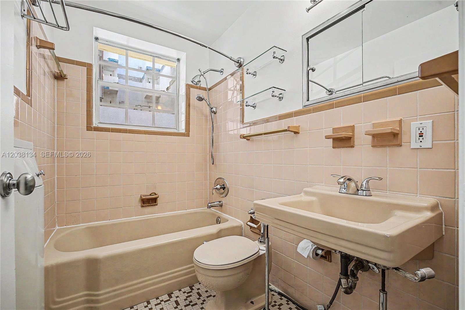 1751 Washington Ave # 1F