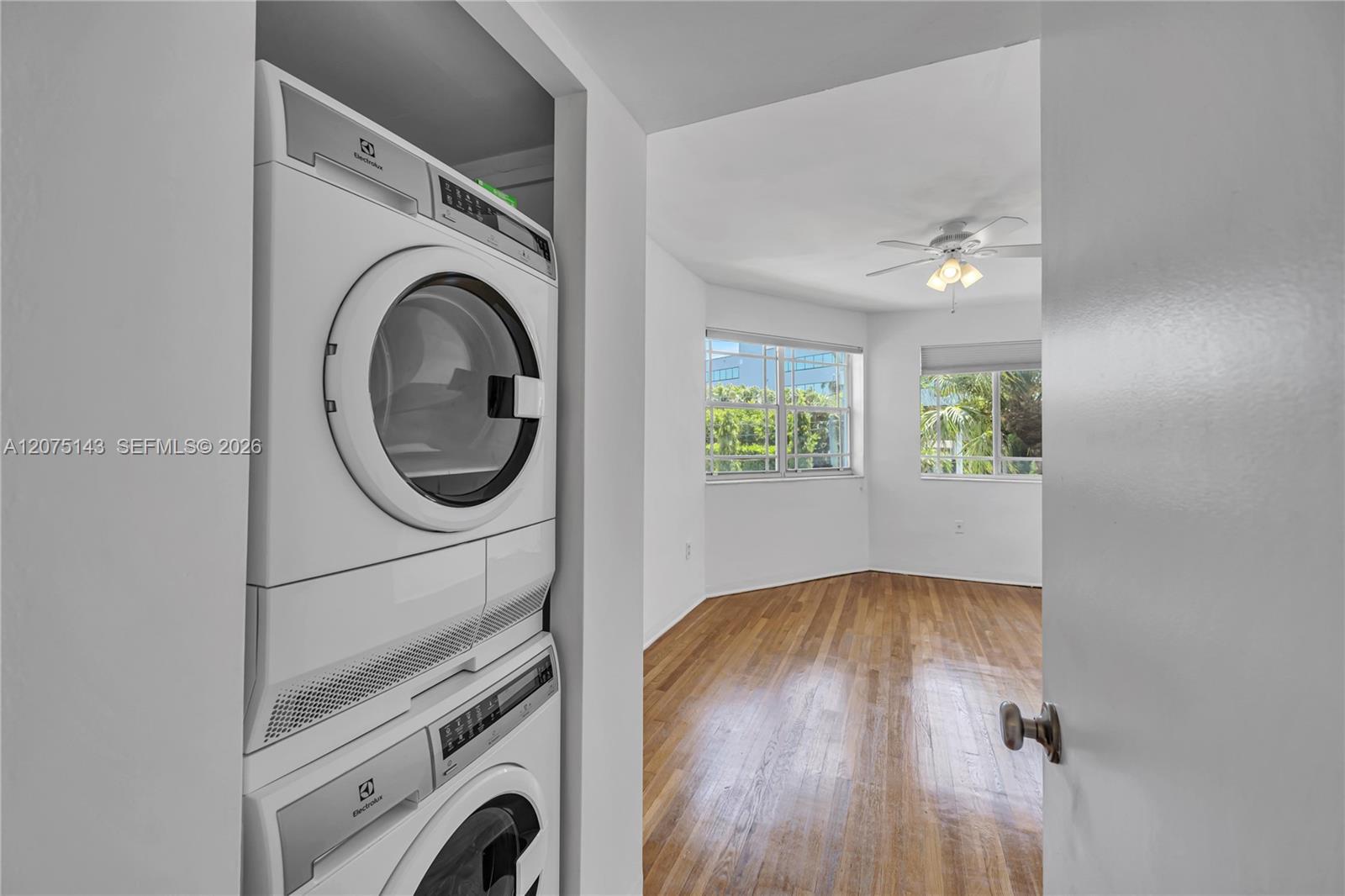 800 W 42nd St # 1B