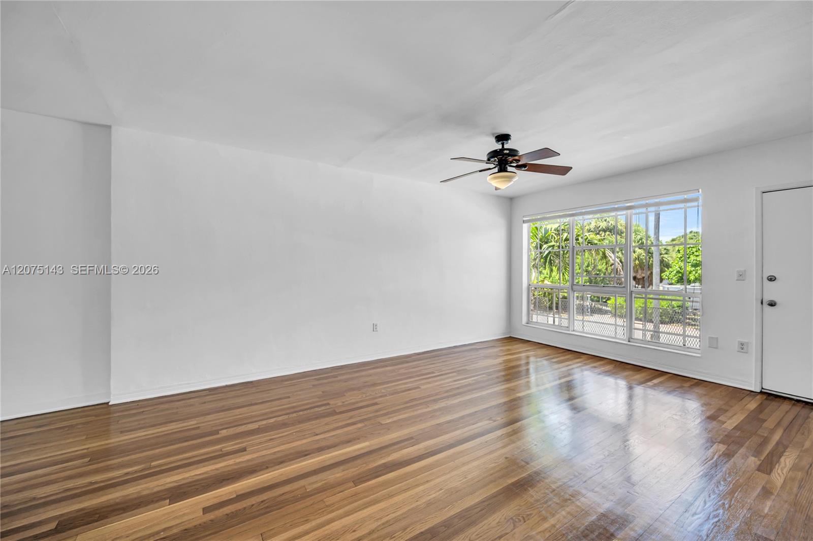 800 W 42nd St # 1B