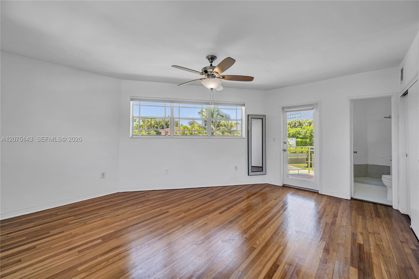 800 W 42nd St # 1B