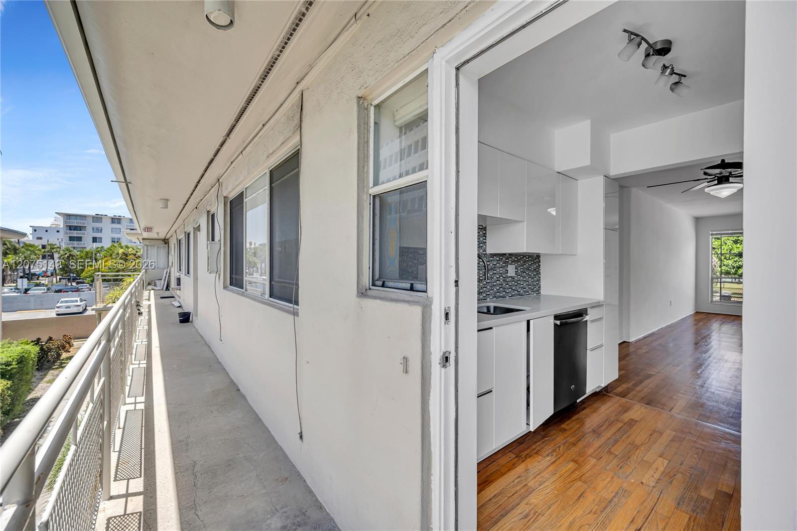 800 W 42nd St # 1B
