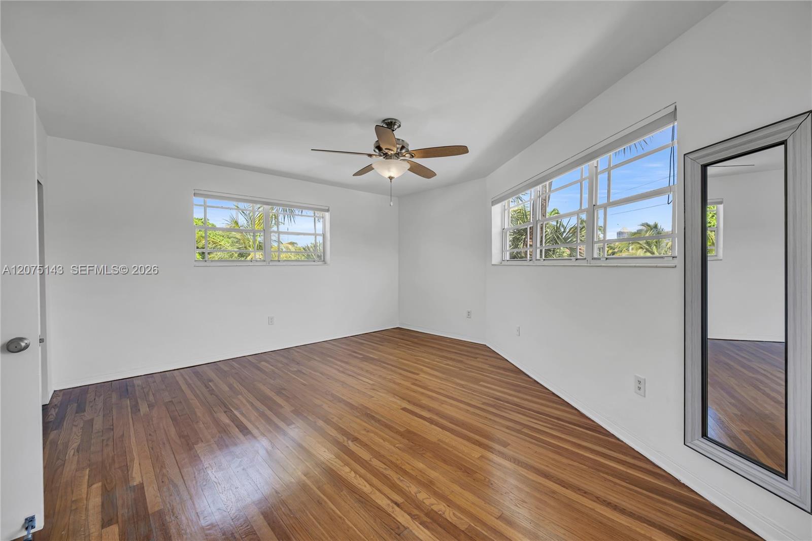 800 W 42nd St # 1B