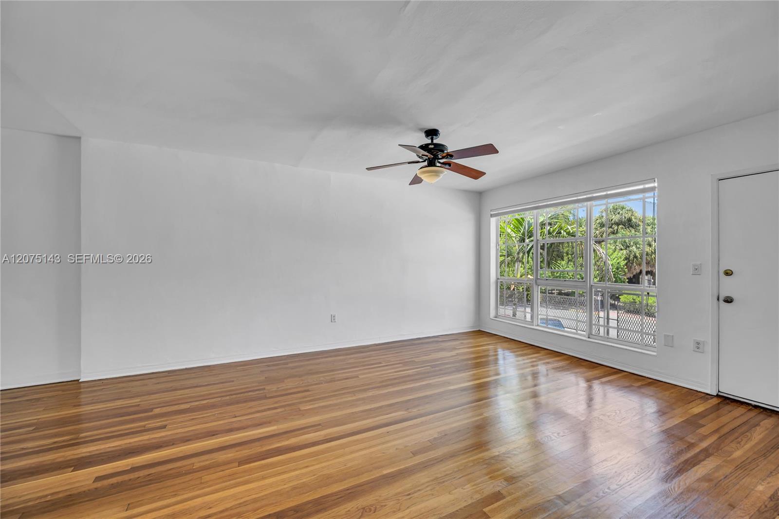 800 W 42nd St # 1B