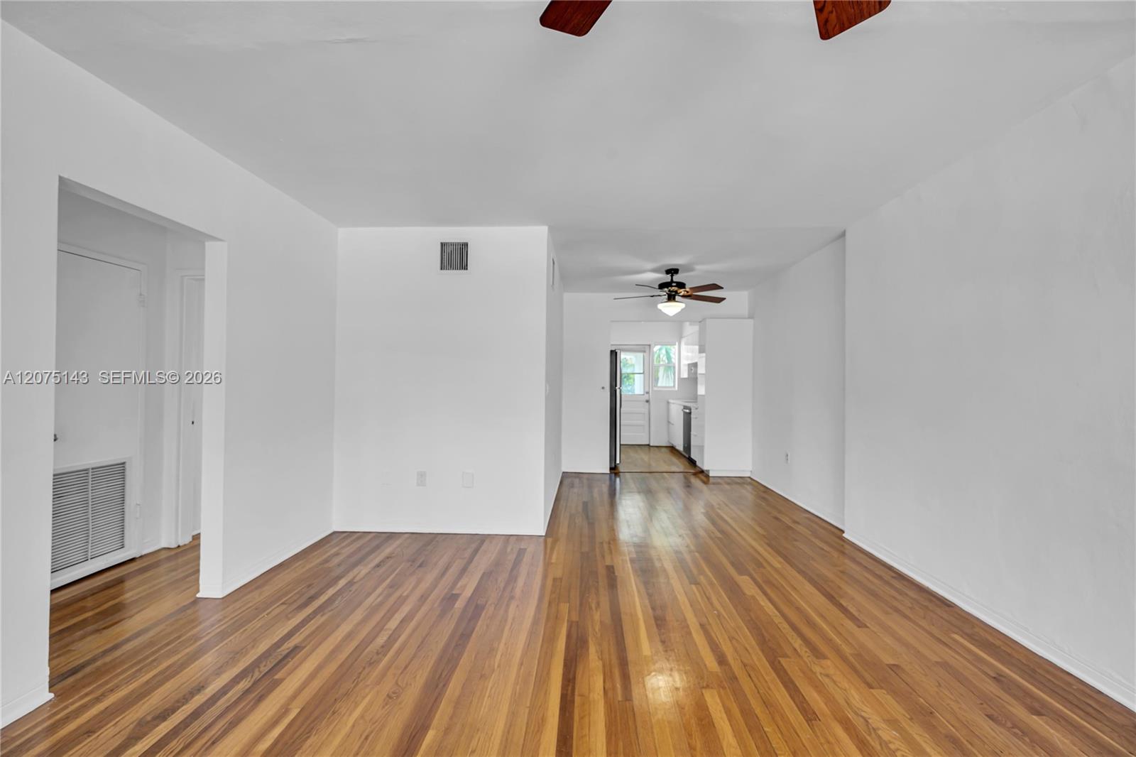 800 W 42nd St # 1B