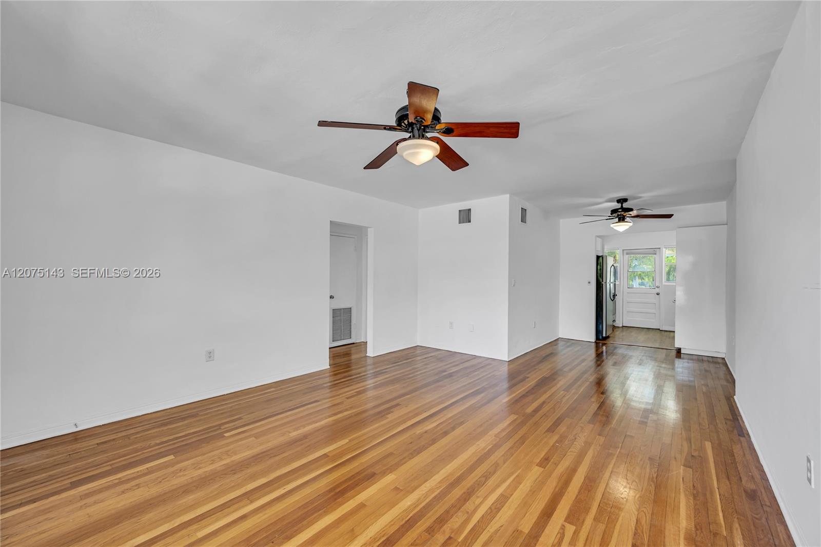 800 W 42nd St # 1B