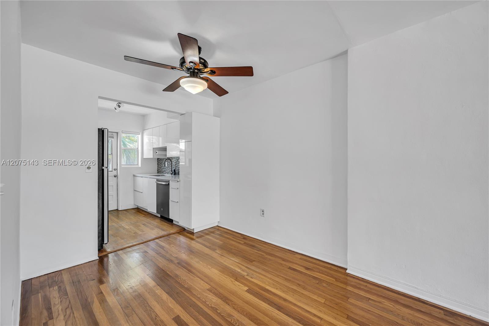 800 W 42nd St # 1B