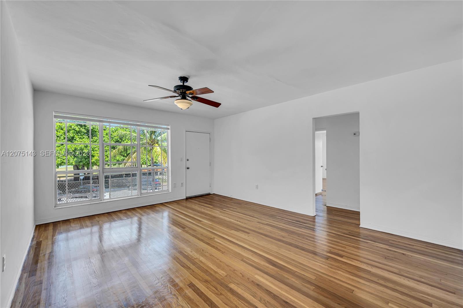 800 W 42nd St # 1B