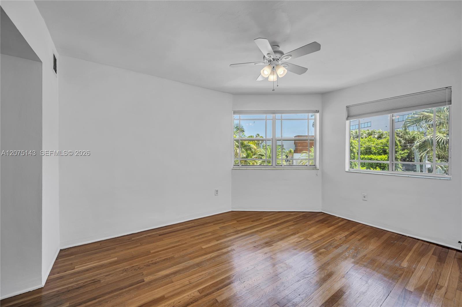 800 W 42nd St # 1B
