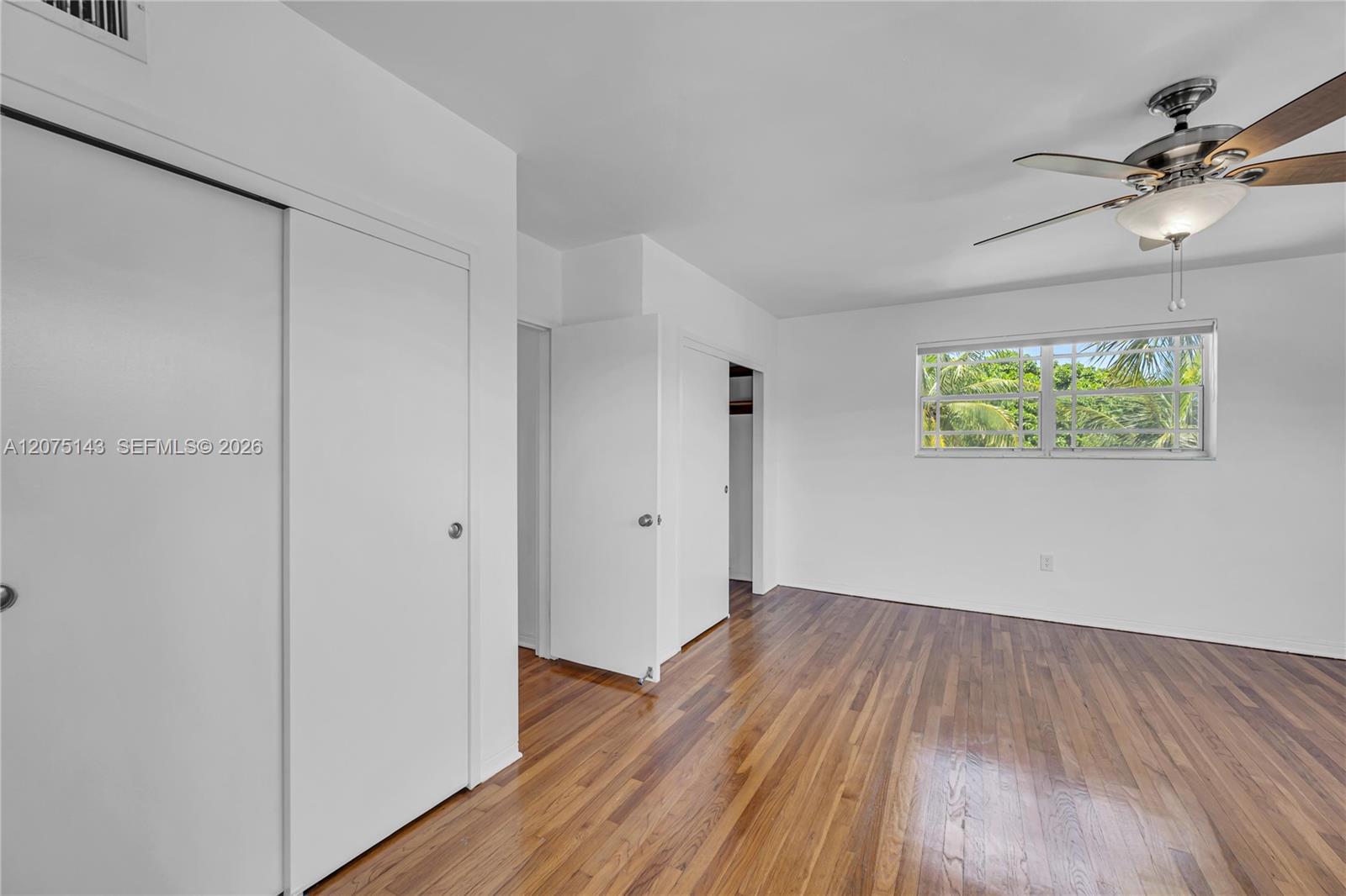 800 W 42nd St # 1B