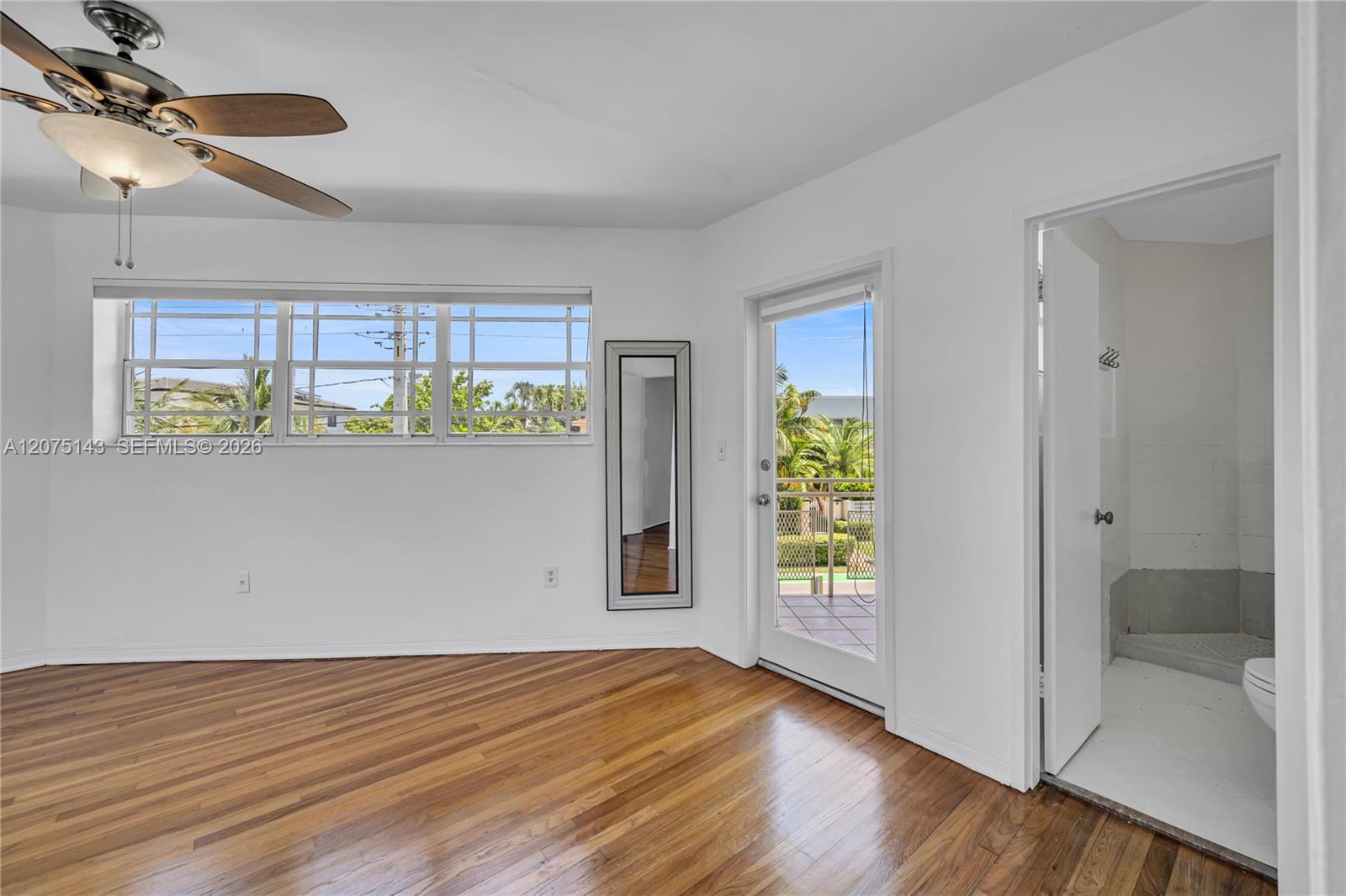 800 W 42nd St # 1B
