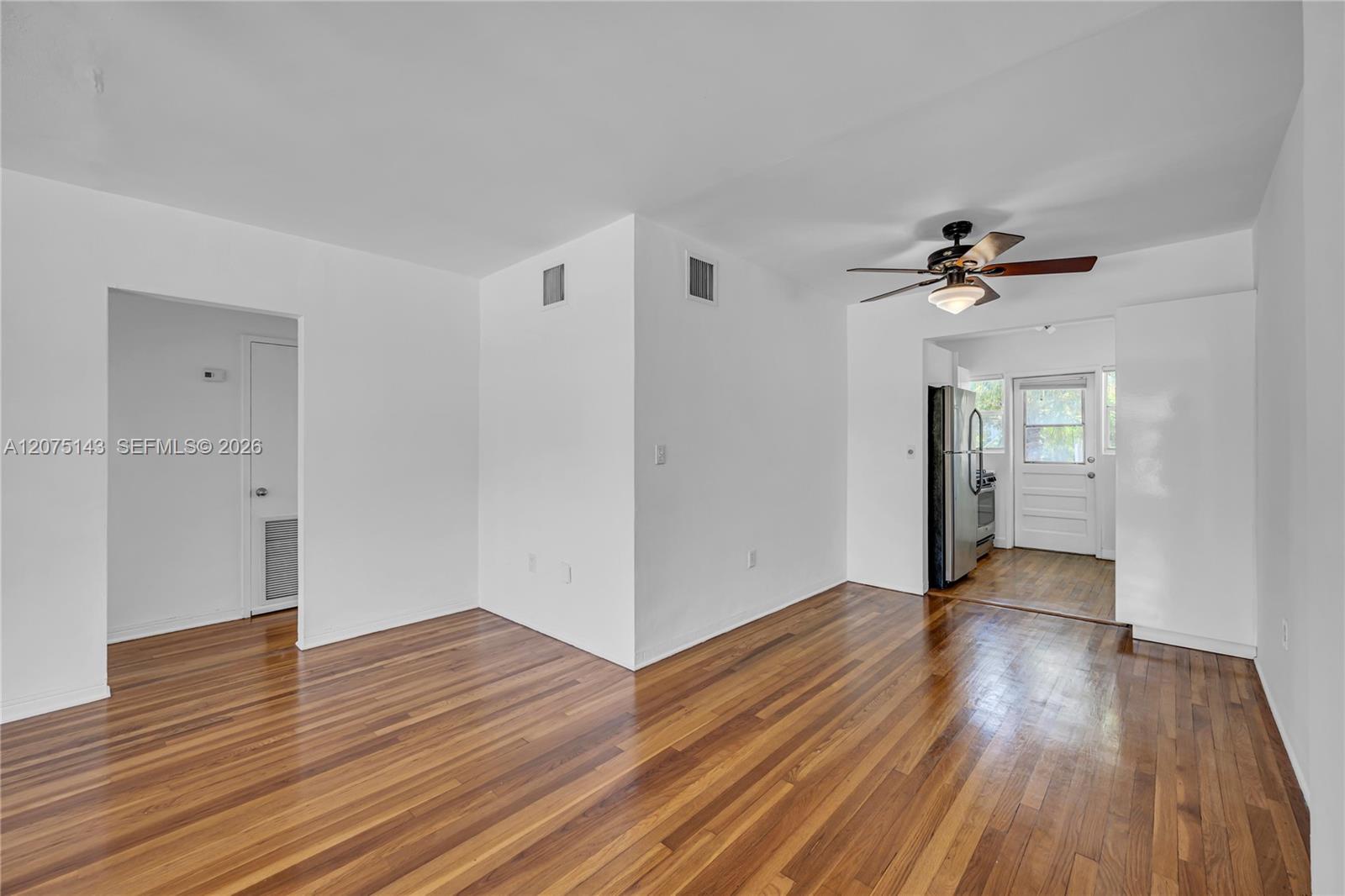 800 W 42nd St # 1B