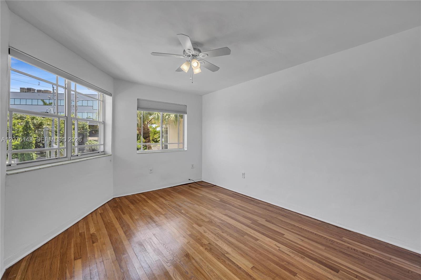 800 W 42nd St # 1B