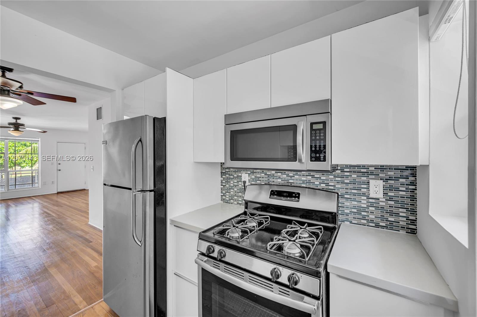 800 W 42nd St # 1B