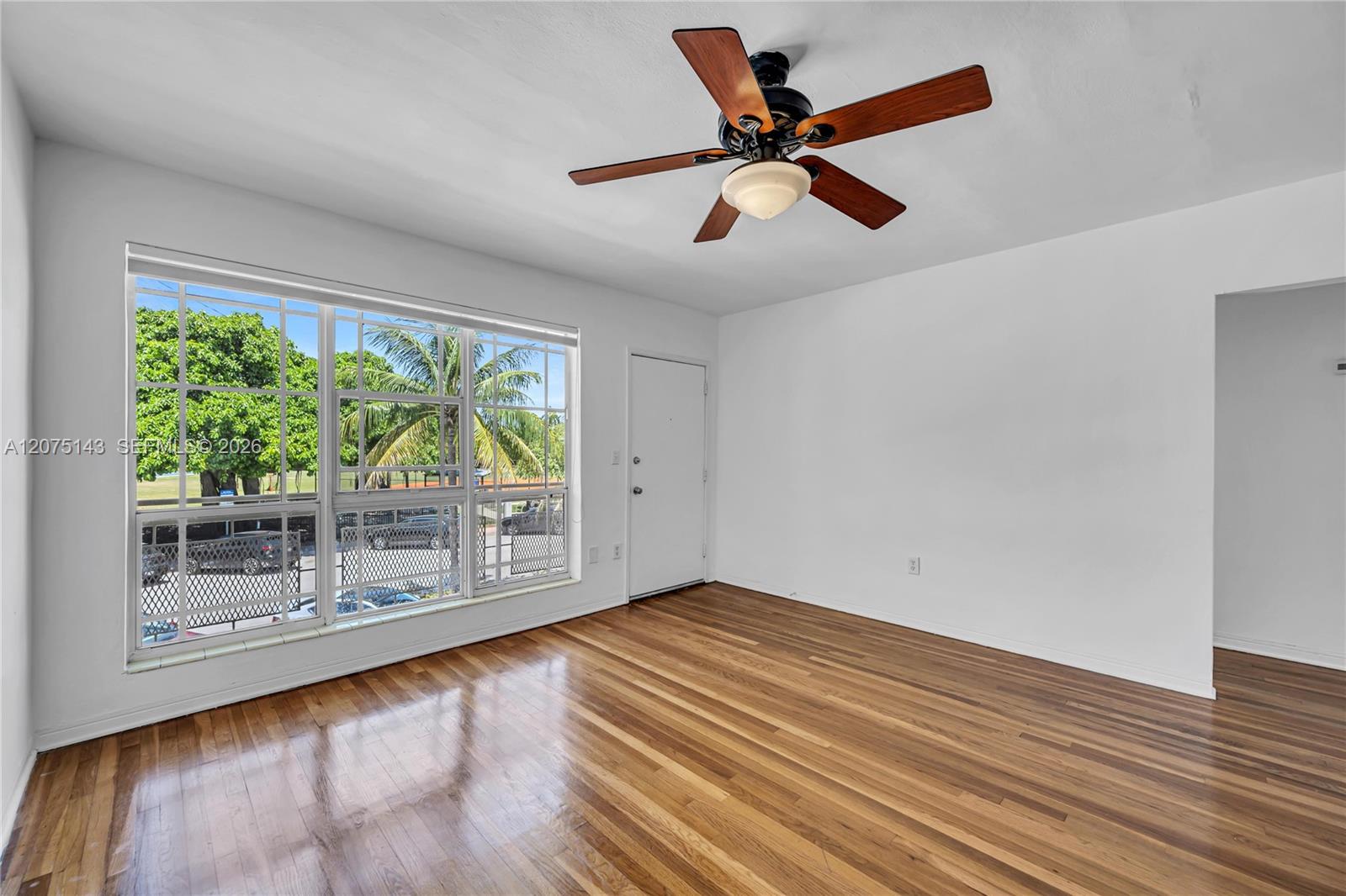 800 W 42nd St # 1B