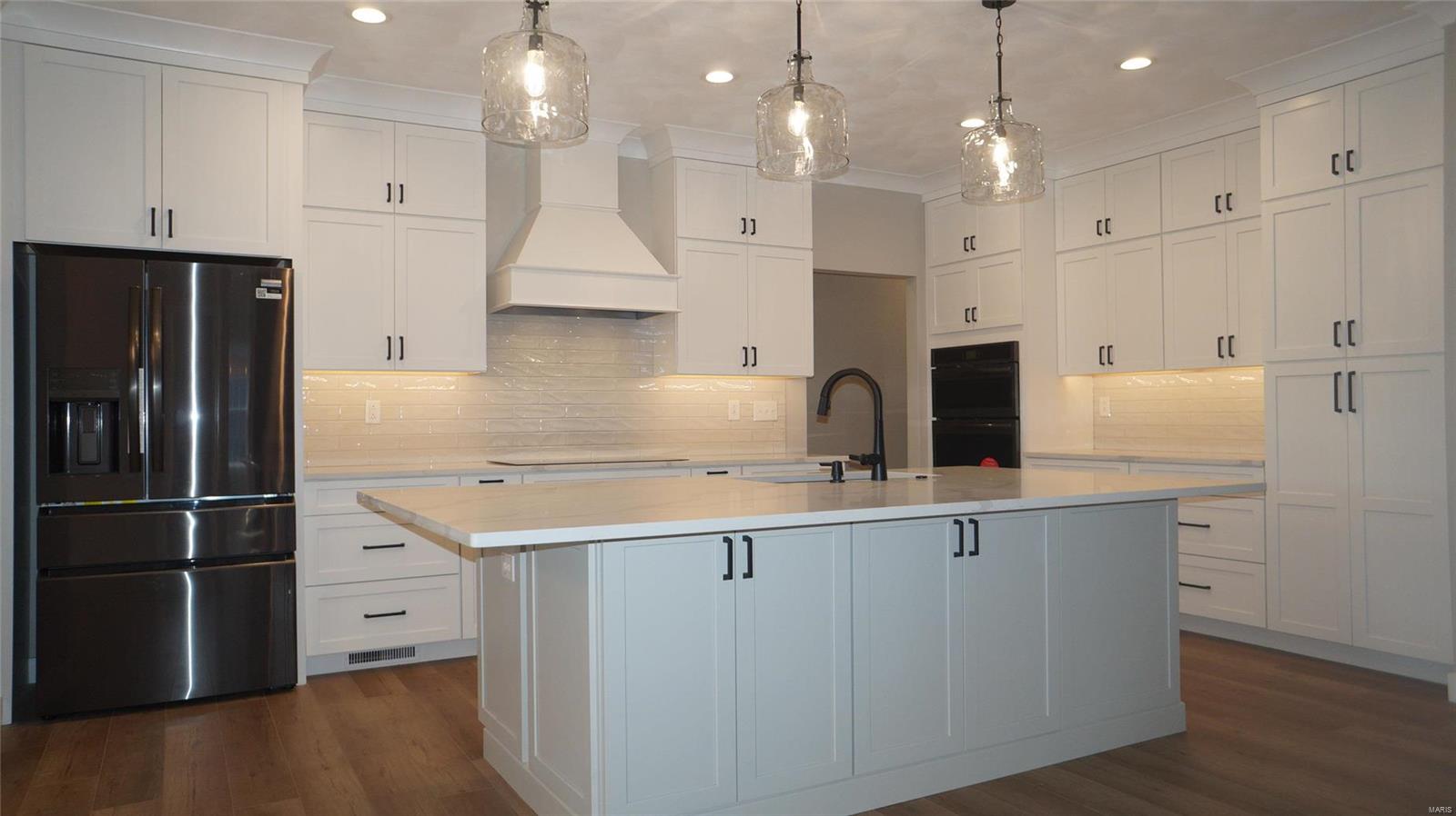 2044 Ravenel
