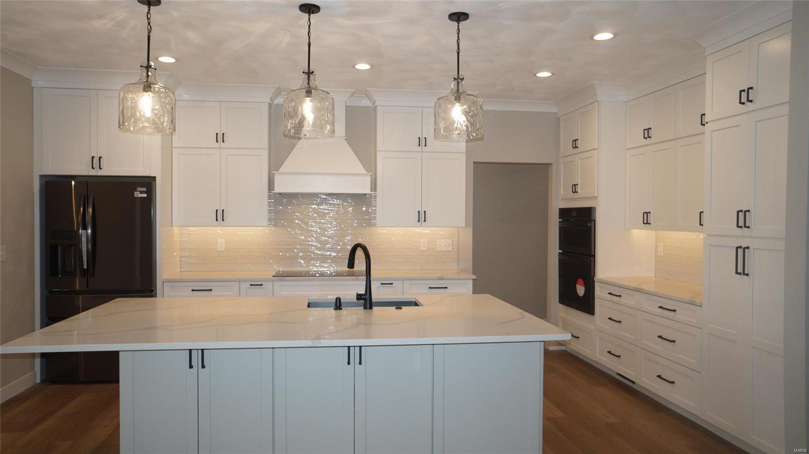 2044 Ravenel