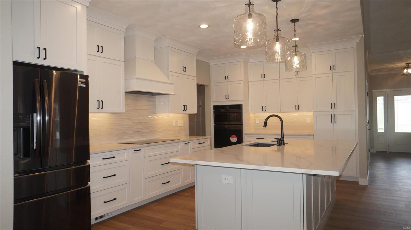 2044 Ravenel