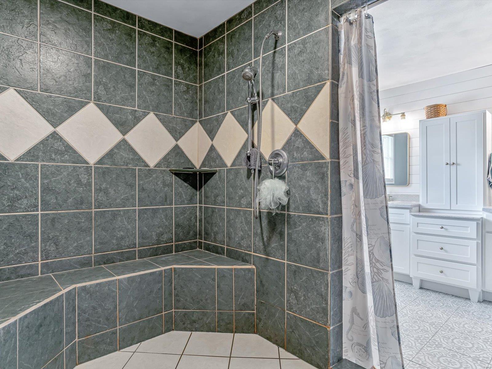 6 Country Lakes Lane