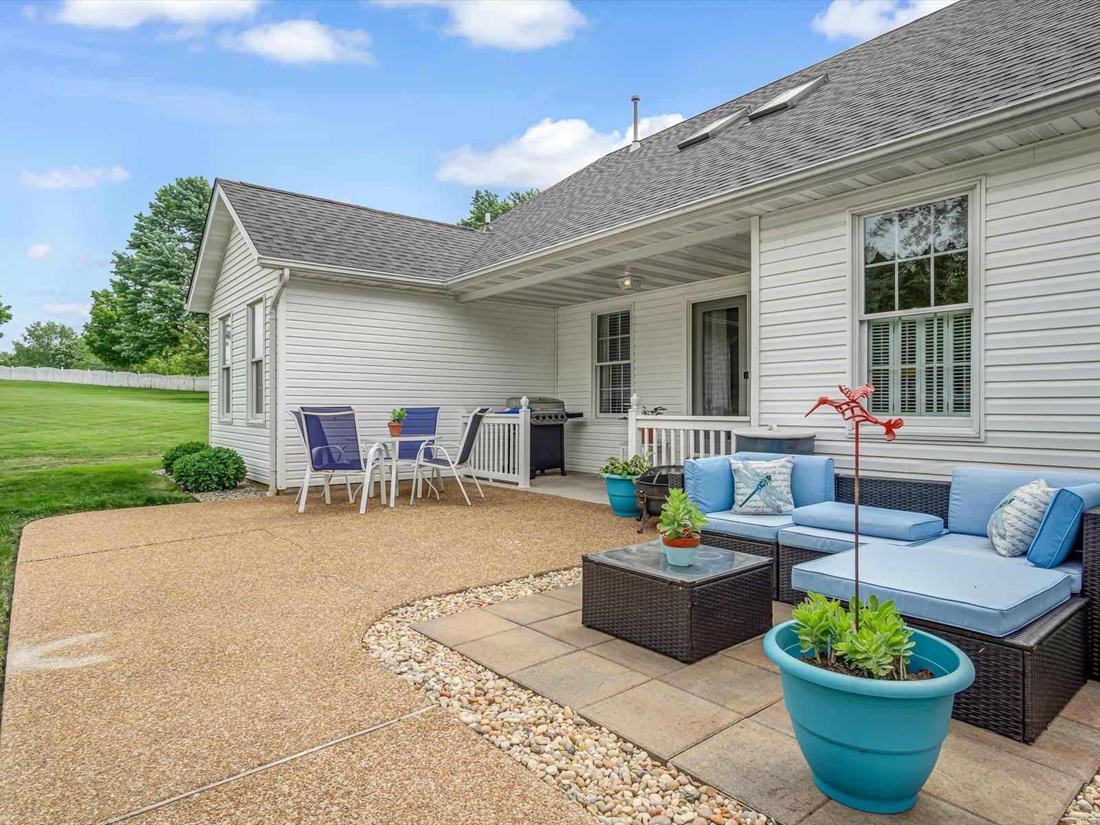 6 Country Lakes Lane