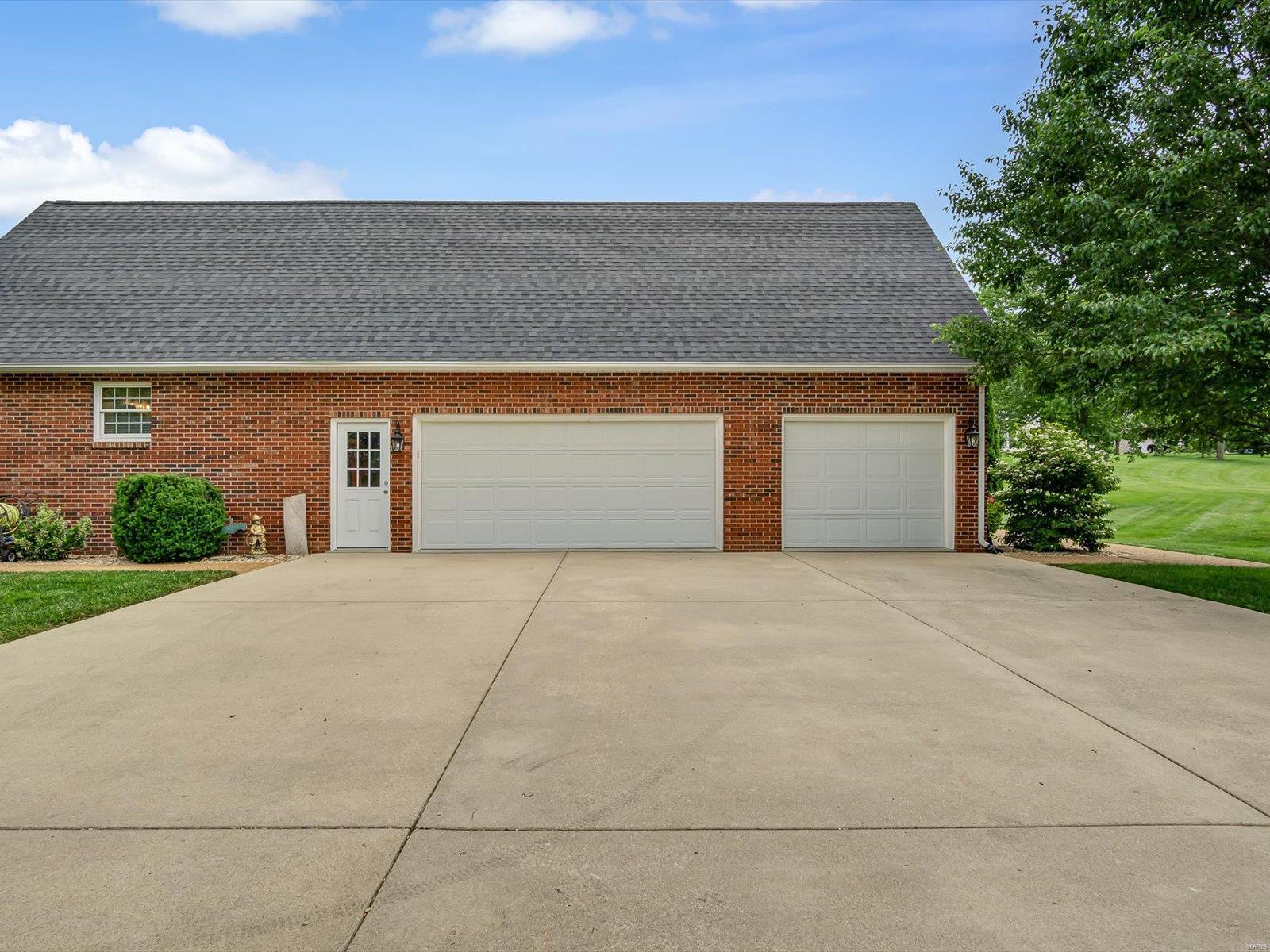 6 Country Lakes Lane