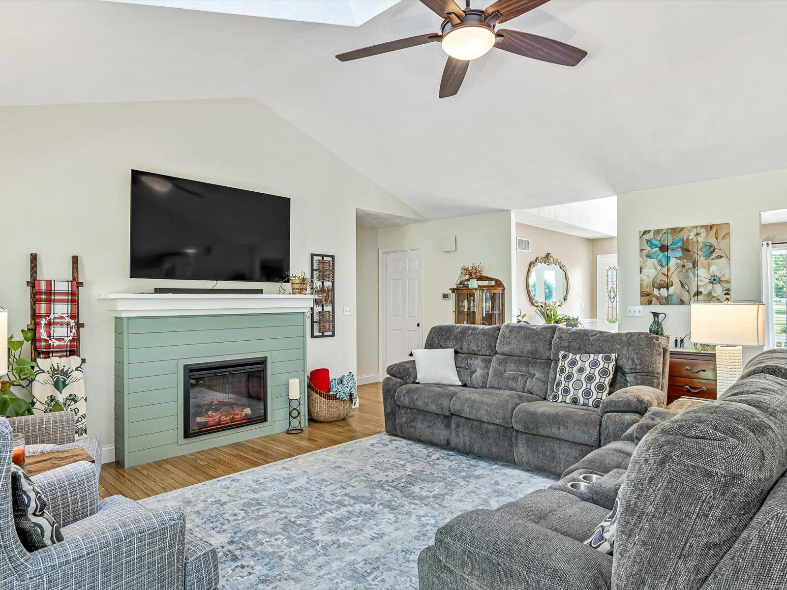 6 Country Lakes Lane