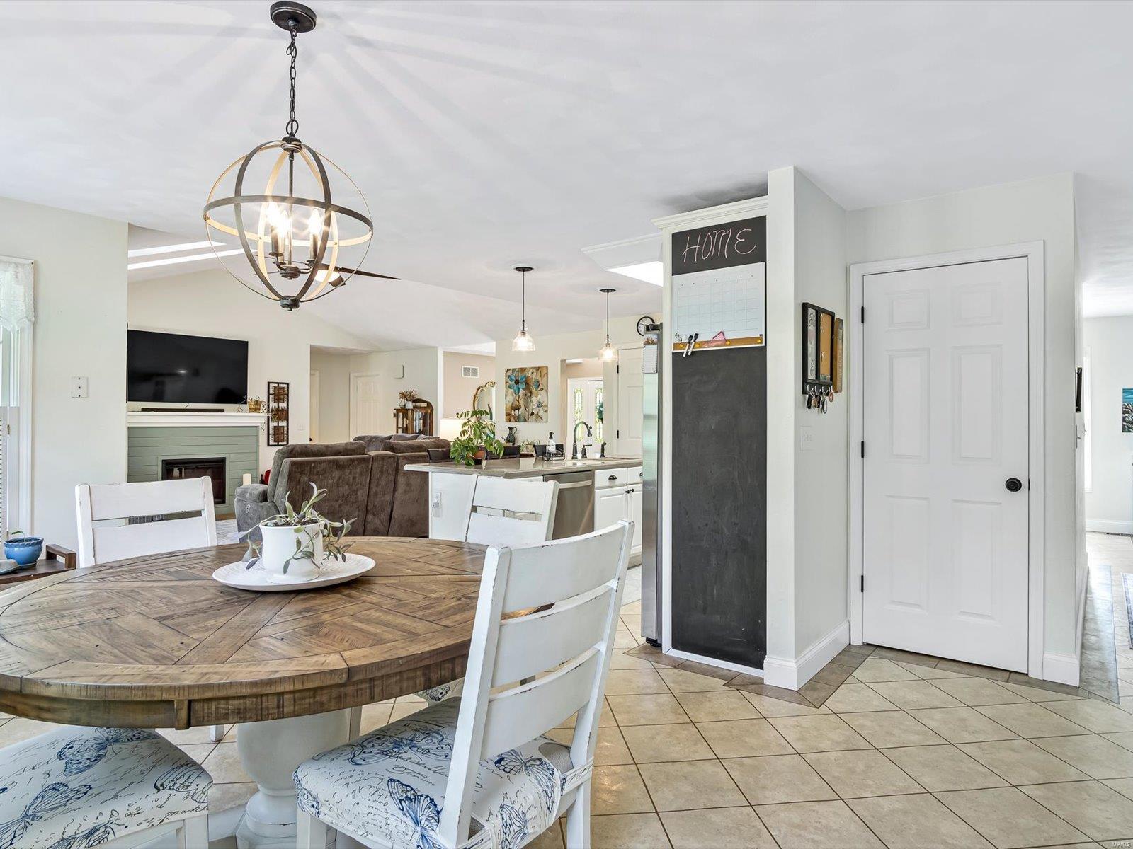 6 Country Lakes Lane