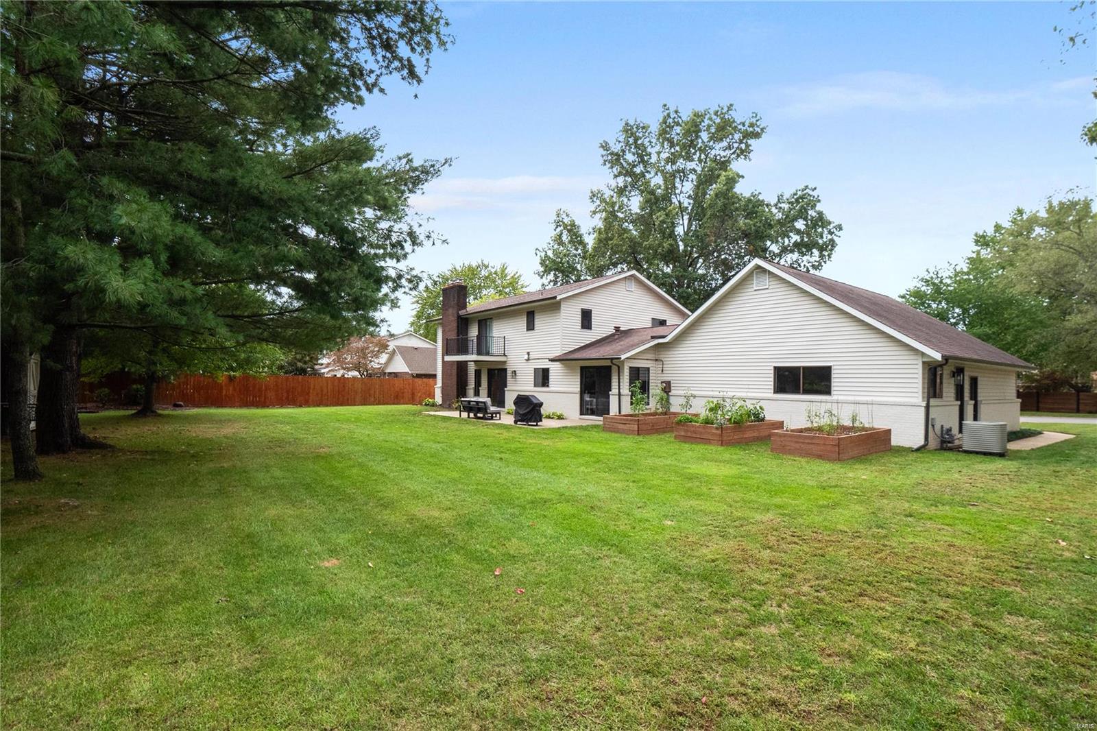 1106 N SMILEY Street