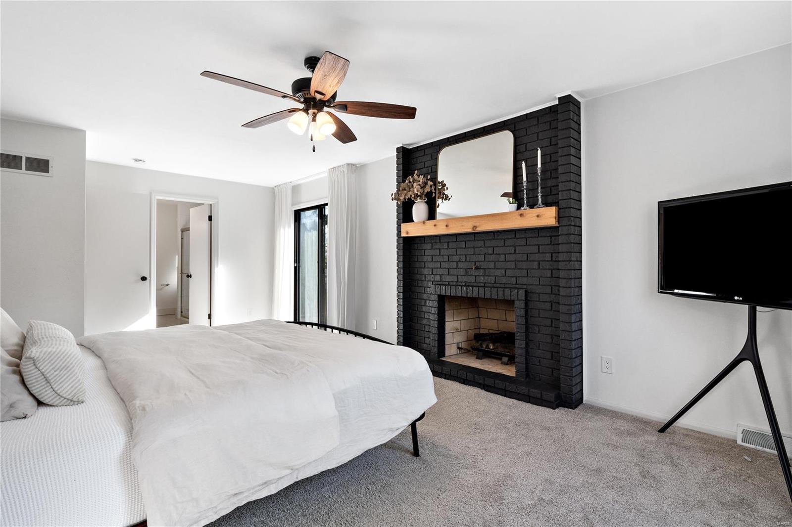 1106 N SMILEY Street