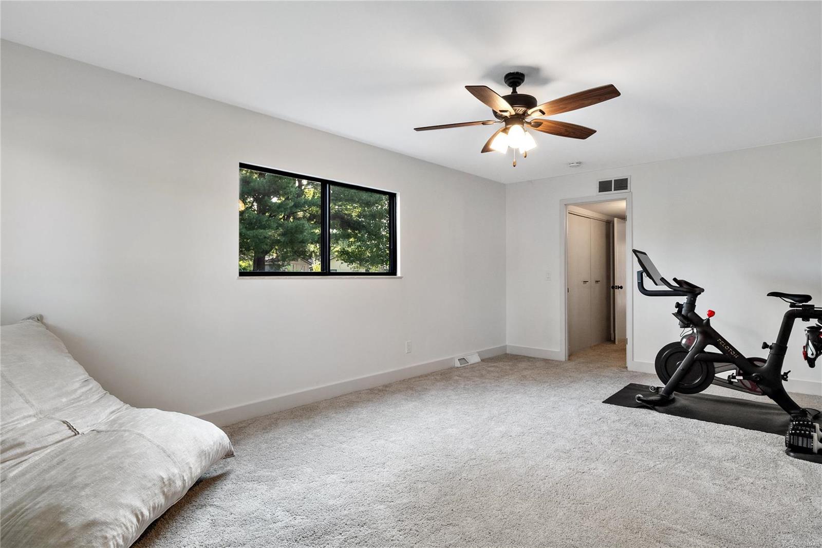 1106 N SMILEY Street