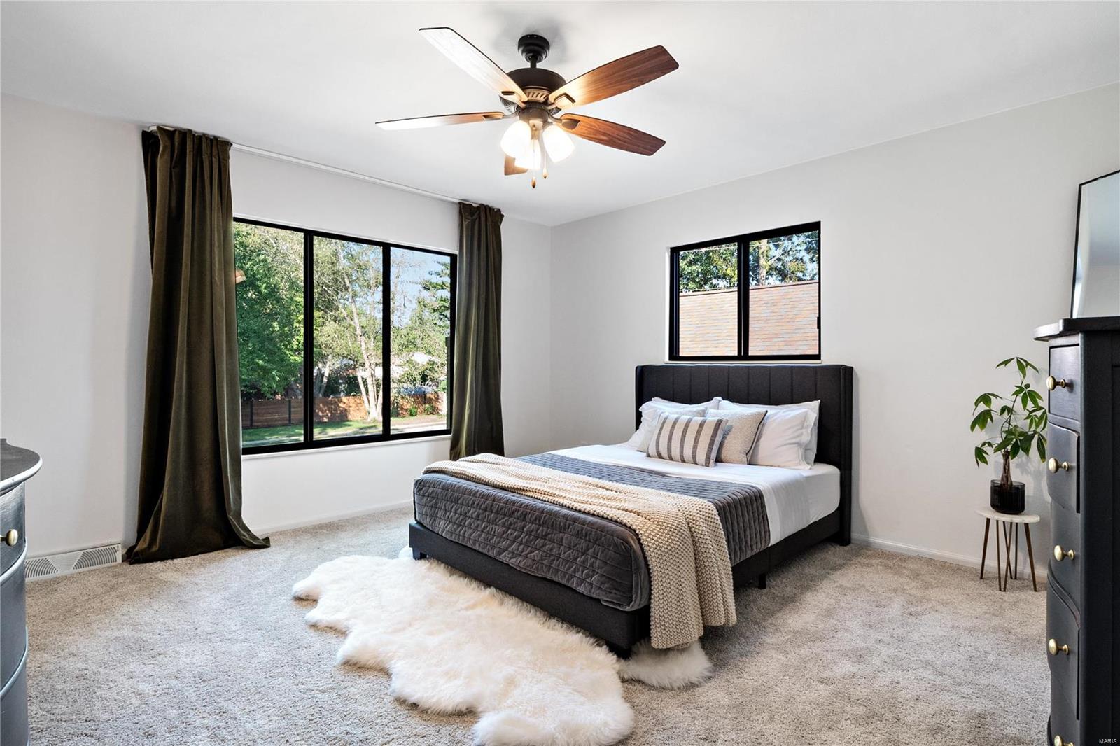 1106 N SMILEY Street