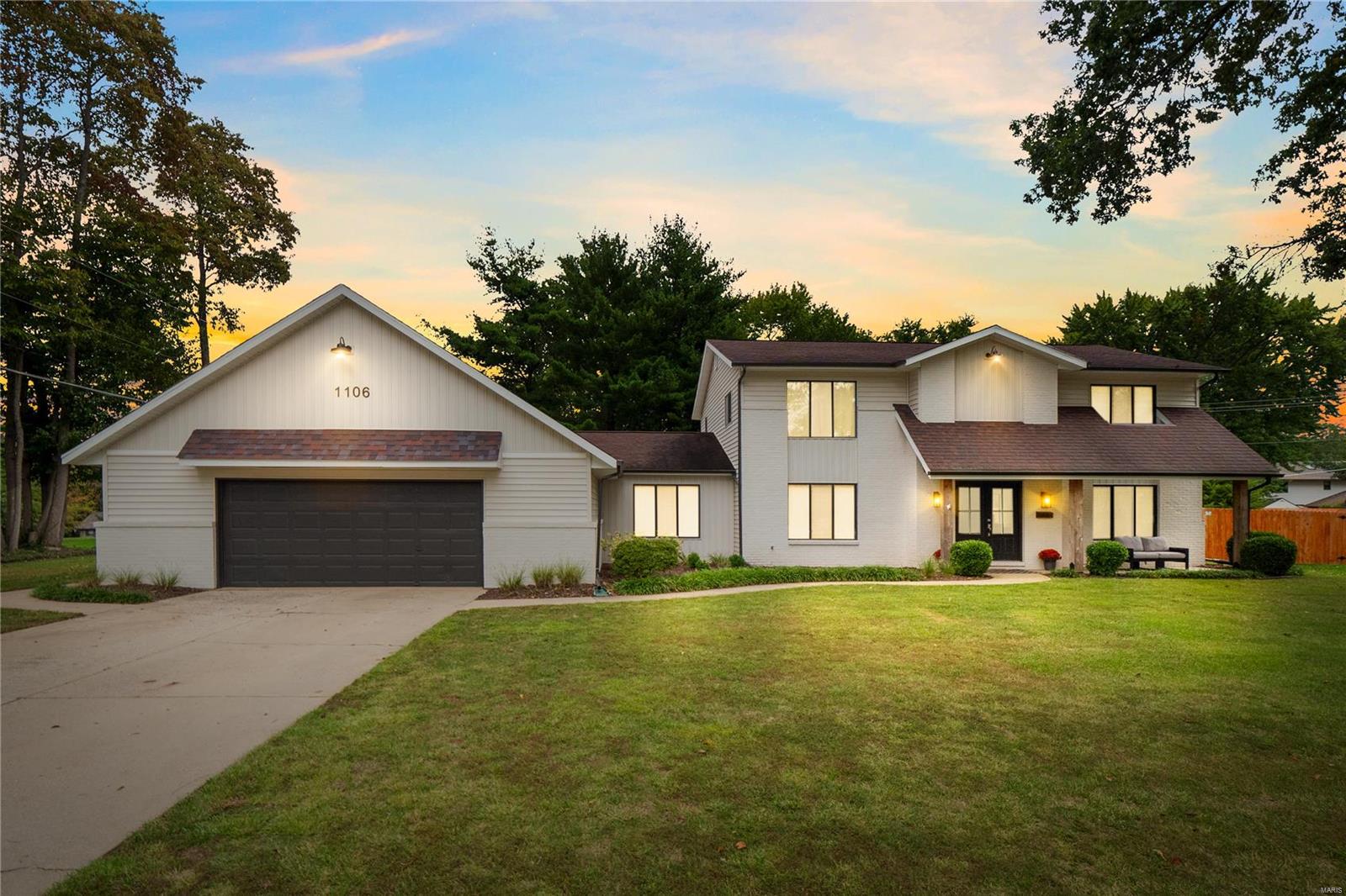 1106 N SMILEY Street