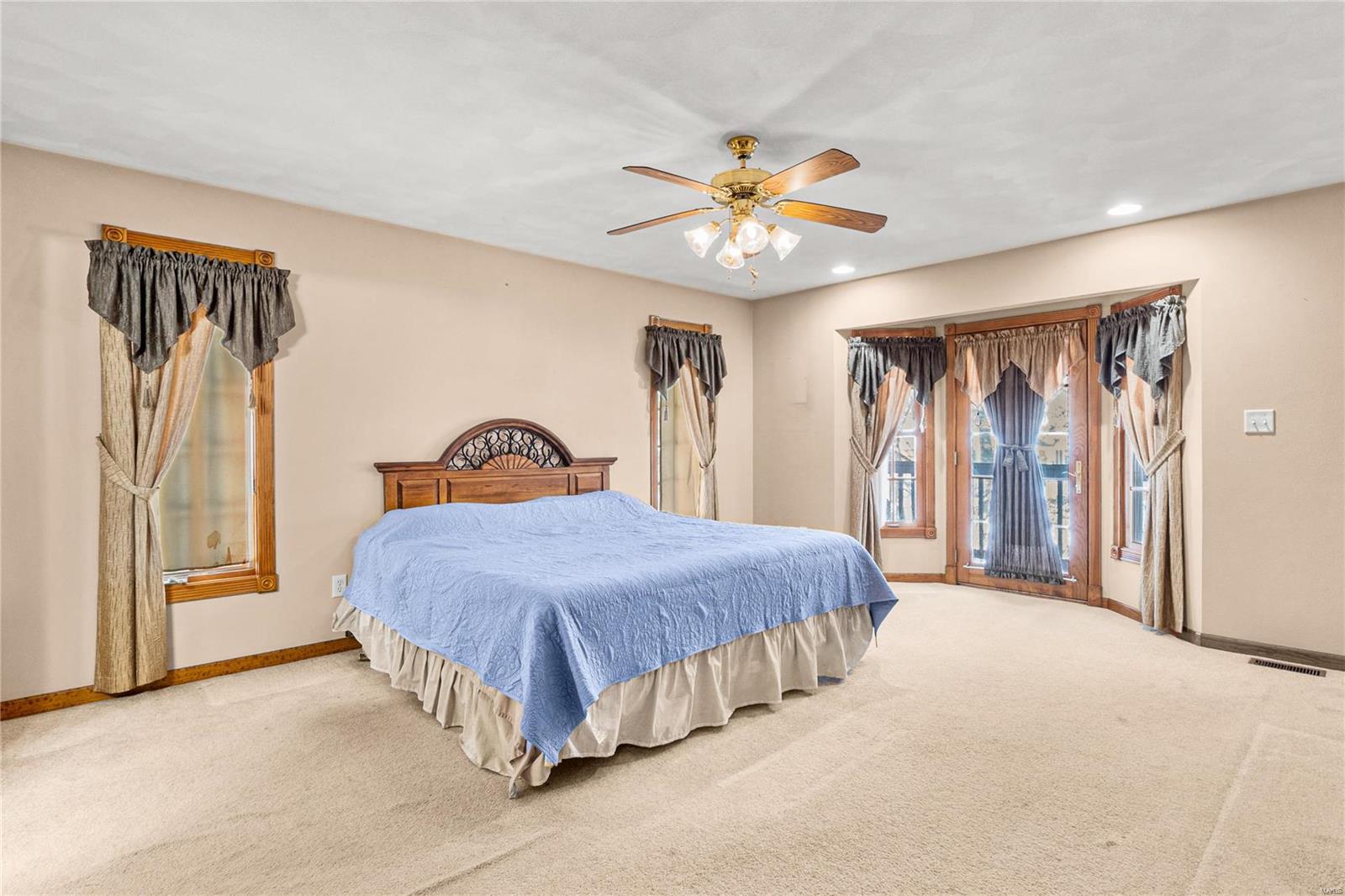 1401 Ridge View Court