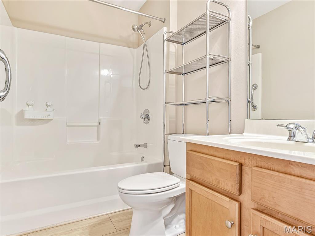 1004 Cottonwood Lane