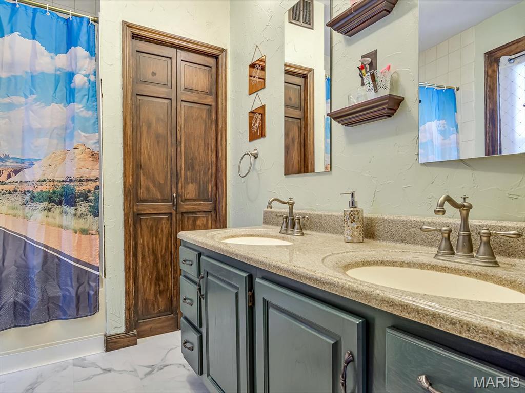 200 N Jackson Street