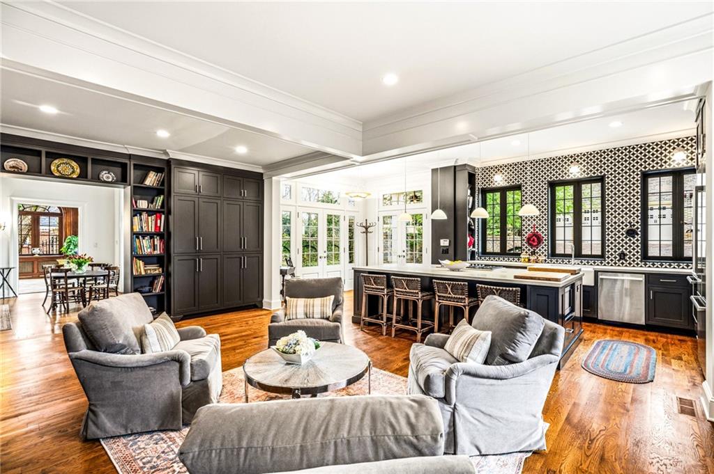 794 Springdale Road NE