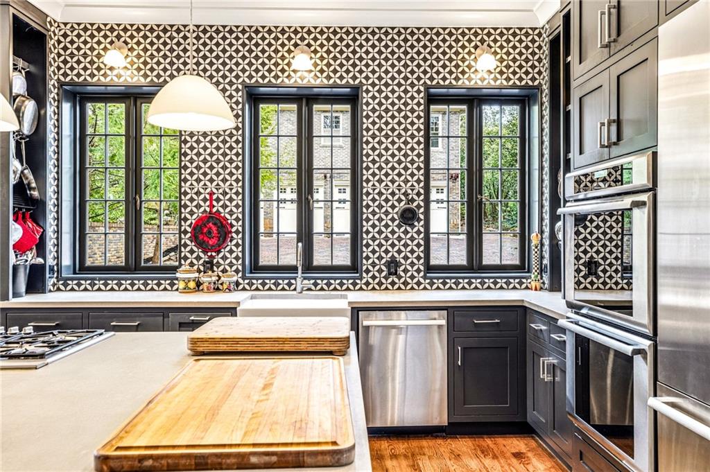 794 Springdale Road NE