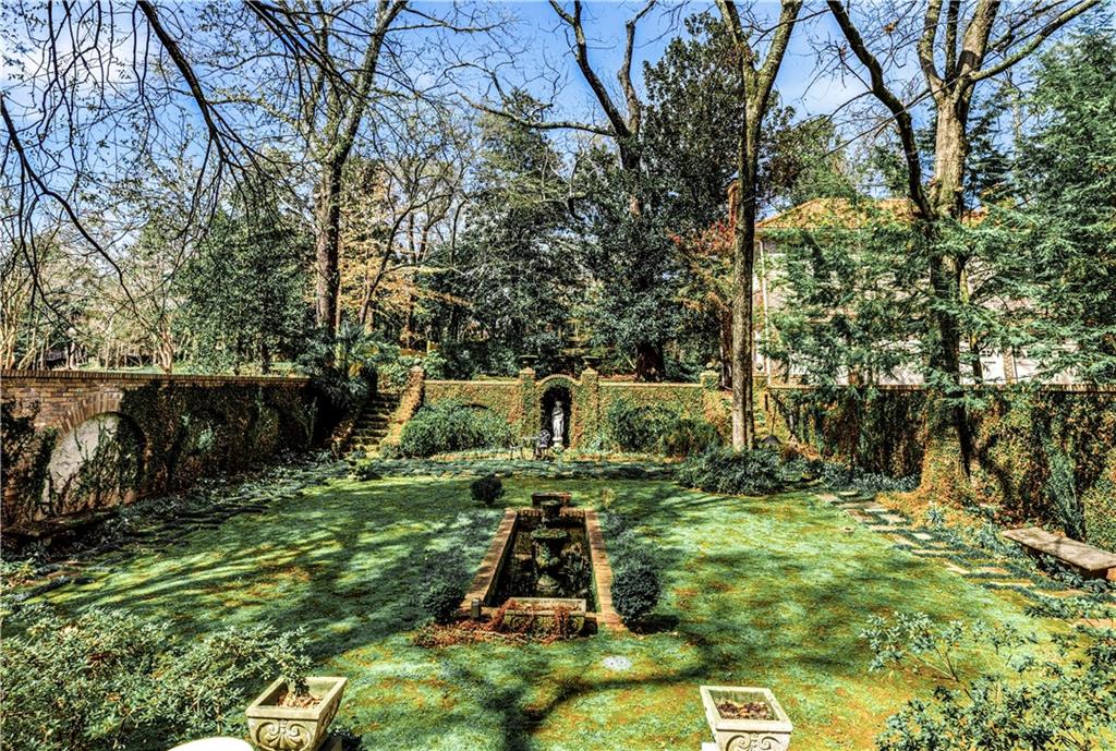 794 Springdale Road NE