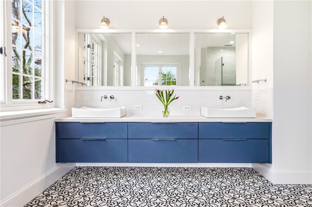 794 Springdale Road NE