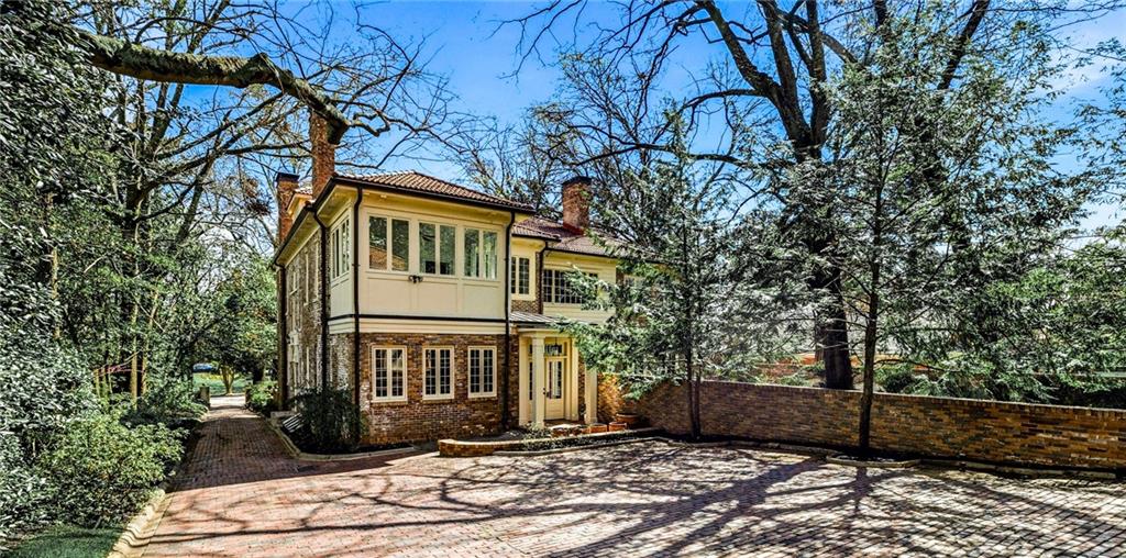 794 Springdale Road NE