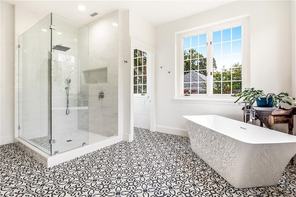 794 Springdale Road NE