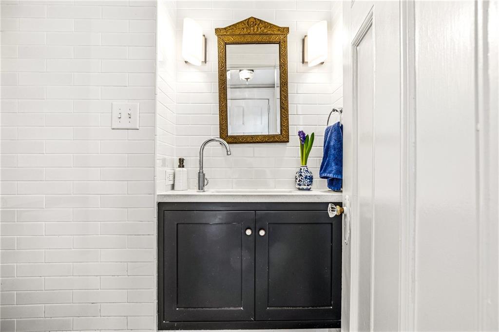 794 Springdale Road NE