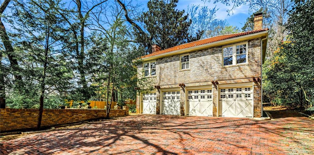 794 Springdale Road NE