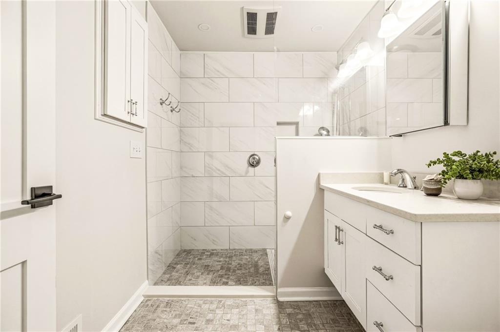 1264 Spring Valley Lane NE