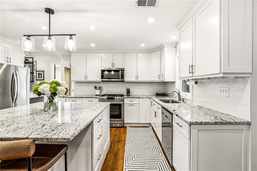 1264 Spring Valley Lane NE