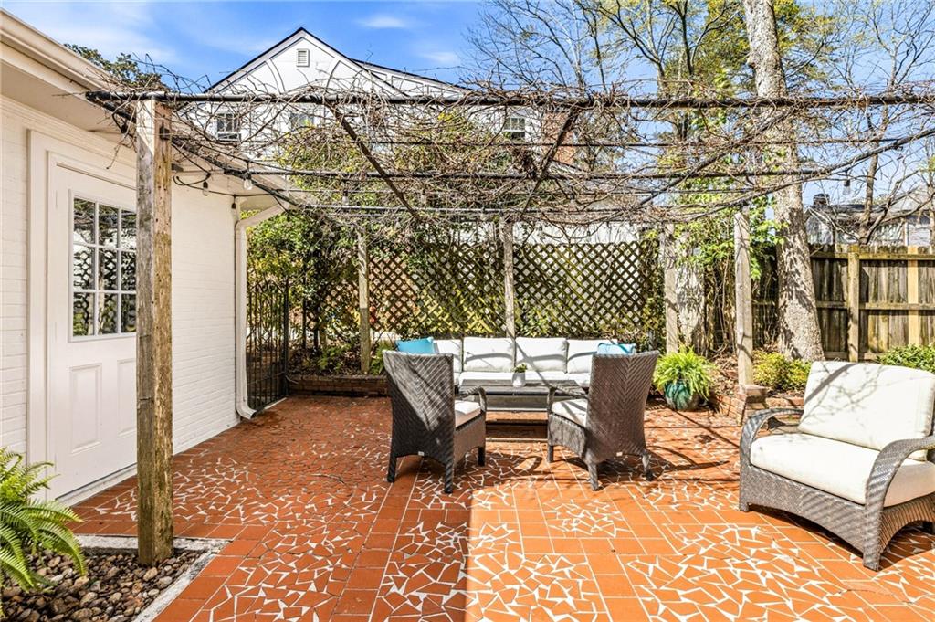 1264 Spring Valley Lane NE