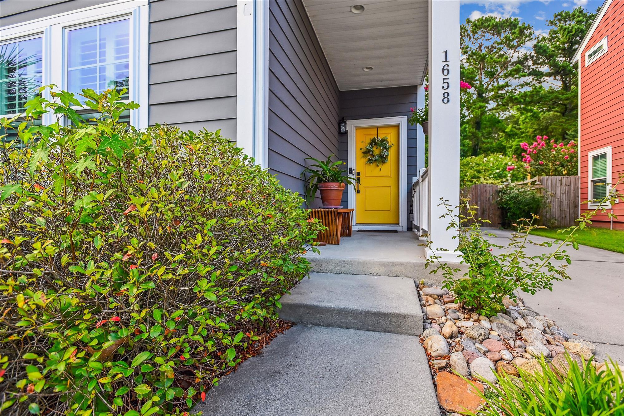 1658 Sparkleberry Lane