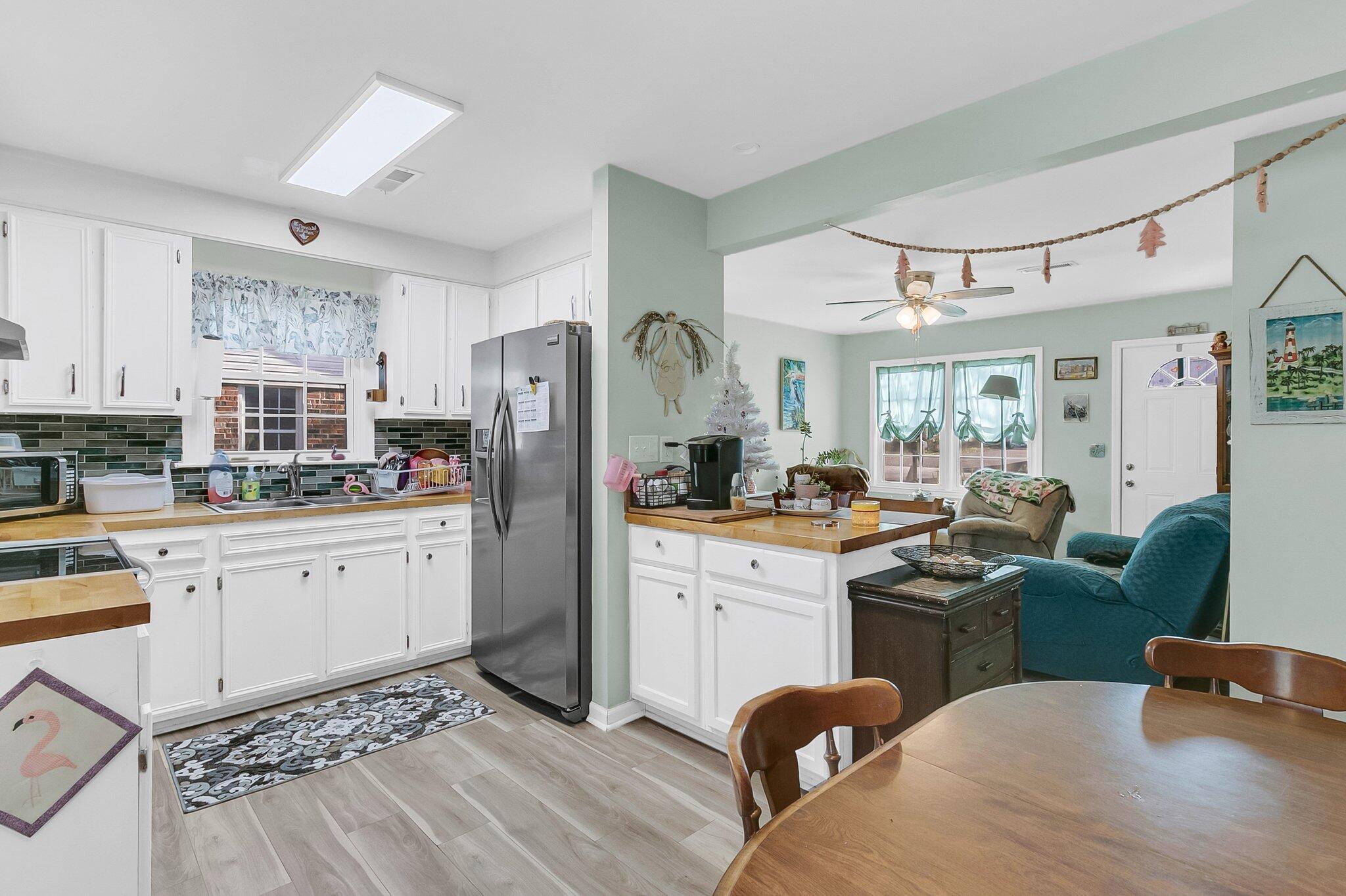 107 Dorchester Manor Boulevard