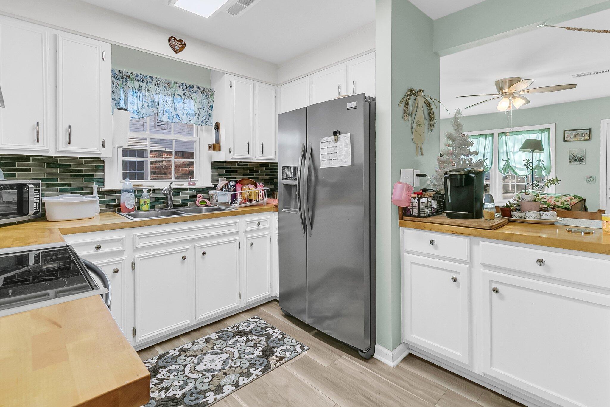 107 Dorchester Manor Boulevard