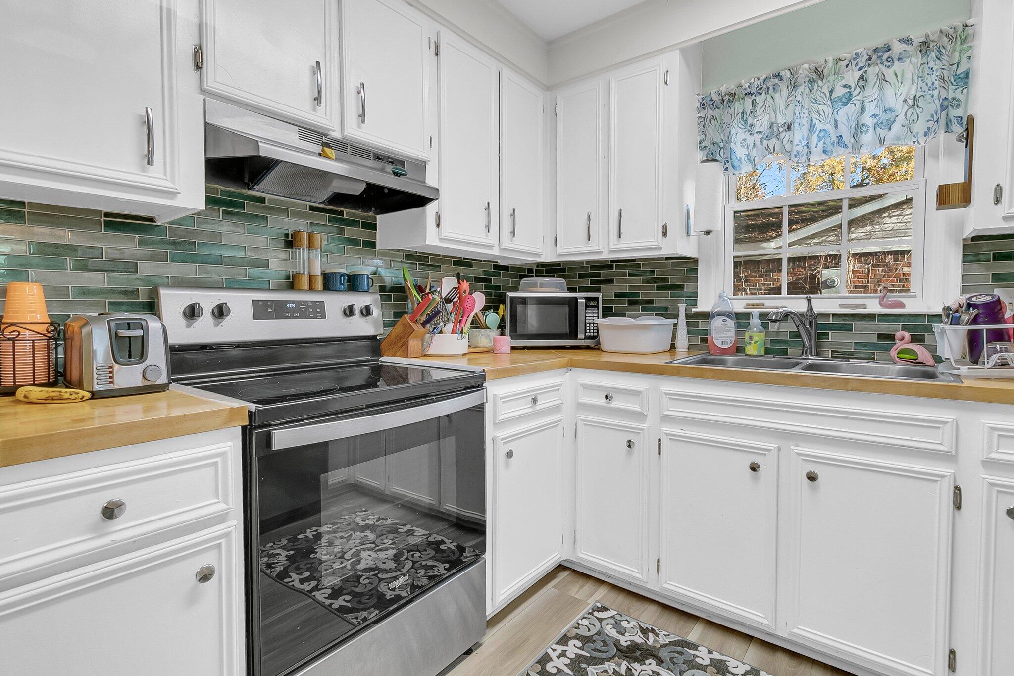 107 Dorchester Manor Boulevard